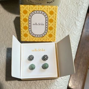 Set of 2 Stella & Dot soirée stud earrings